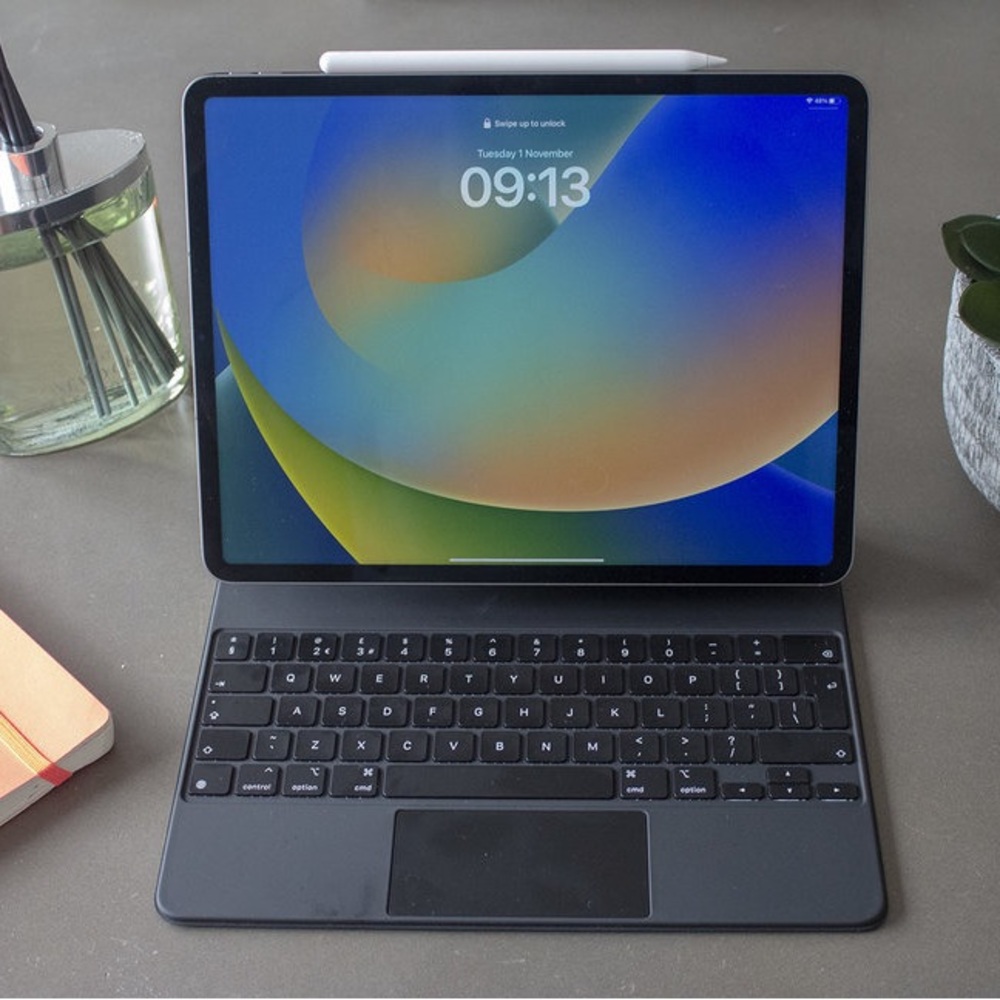 iPad Air w/smart keyboard